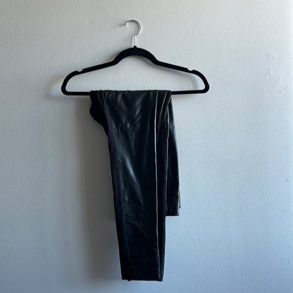 Old Navy Leather Look Leggings Large - Picture 1 of 6